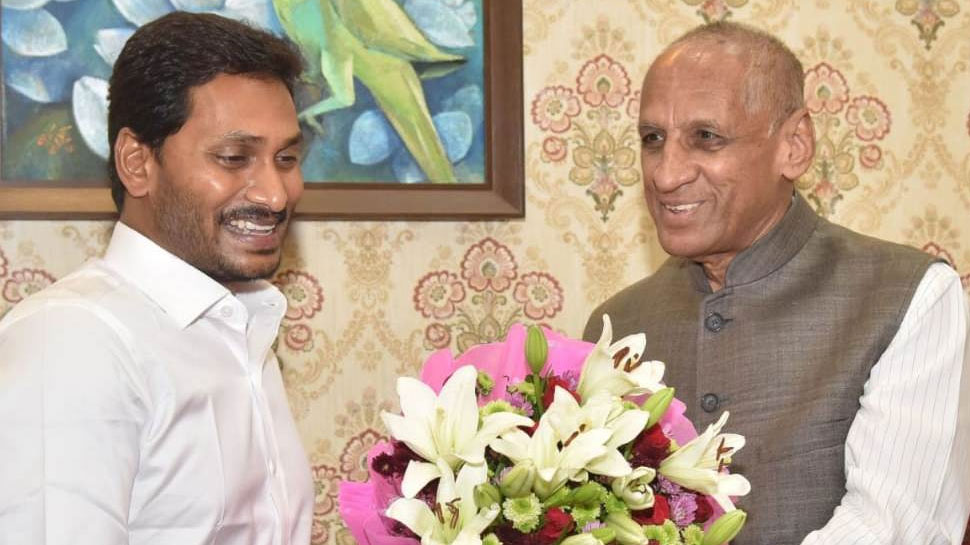 जगनमोहन रेड्डी को सरकार बनाने का मिला आमंत्रण, 30 मई को लेंगे शपथ जगनमोहन रेड्डी को सरकार बनाने का मिला आमंत्रण, 30 मई को लेंगे शपथ
