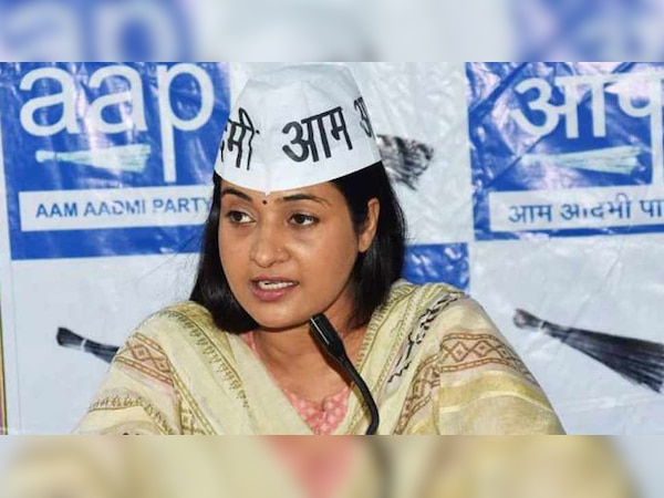  इस स्क्रीनशॉट में यह साफ दिख रहा है कि उत्तर पूर्वी दिल्ली से आप के उम्मीदवार रहे दिलीप पांडे ने उन्हें हटाया है. पांडे ने हालांकि इस मामले में कोई जवाब नहीं दिया.