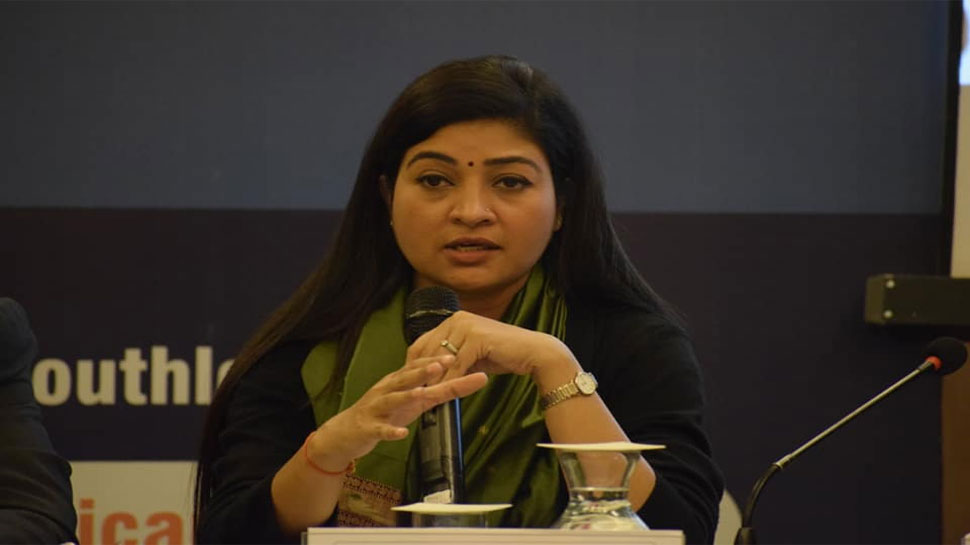 एक बधाई संदेश बनी अलका लांबा के लिए मुसीबत, AAP ने व्हाट्सऐप ग्रुप से किया बाहर एक बधाई संदेश बनी अलका लांबा के लिए मुसीबत, AAP ने व्हाट्सऐप ग्रुप से किया बाहर