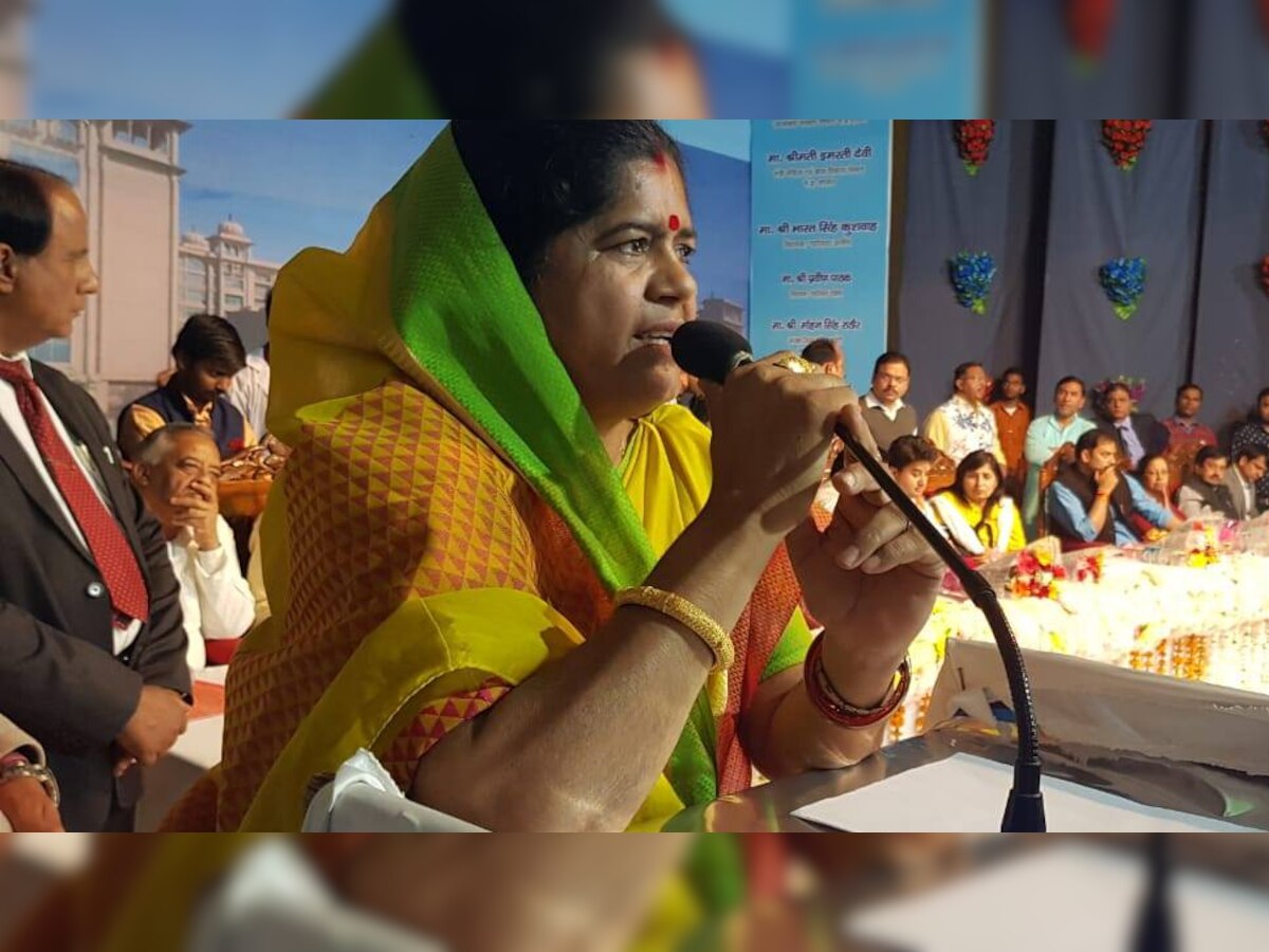 मध्य प्रदेश की महिला एवं बाल विकास मंत्री, इमरती देवी (फोटो साभारः facebook)