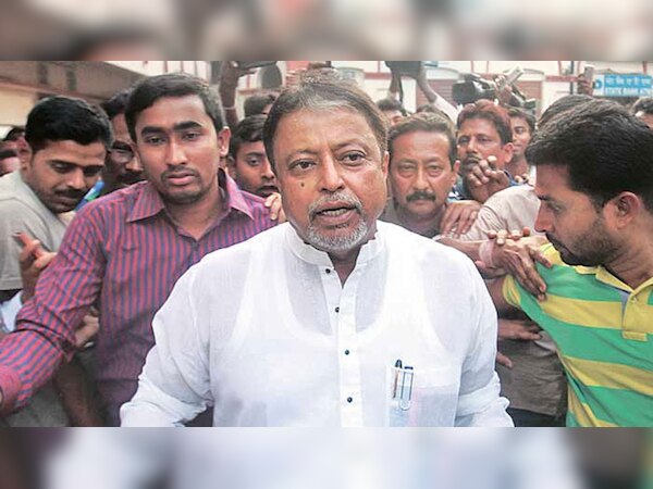 मुकुल रॉय ने कहा,‘मुझे लगता है कि उन्होंने त्यागपत्र स्वयं को दिया था और इसके बाद स्वयं ही इसे खारिज कर दिया . (फाइल फोटो )