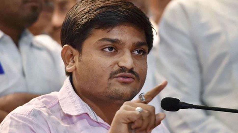 सूरत अग्निकांड: हार्दिक पटेल ने भूख हड़ताल की दी चेतावनी, पुलिस ने हिरासत में लिया सूरत अग्निकांड: हार्दिक पटेल ने भूख हड़ताल की दी चेतावनी, पुलिस ने हिरासत में लिया