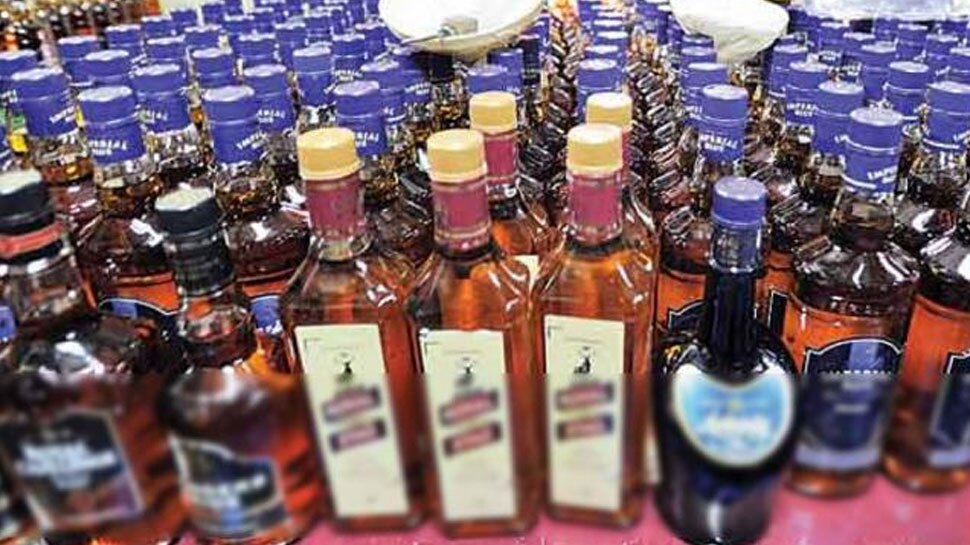 इंडोनेशिया: रमजान के दौरान नष्ट की गई तस्करी में पकड़ी गई शराब