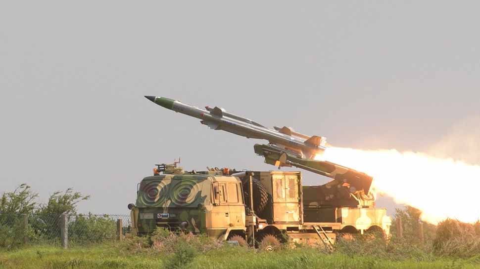 DRDO ने जमीन से हवा में मार करने वाली आकाश-1S मिसाइल का किया सफल परीक्षण