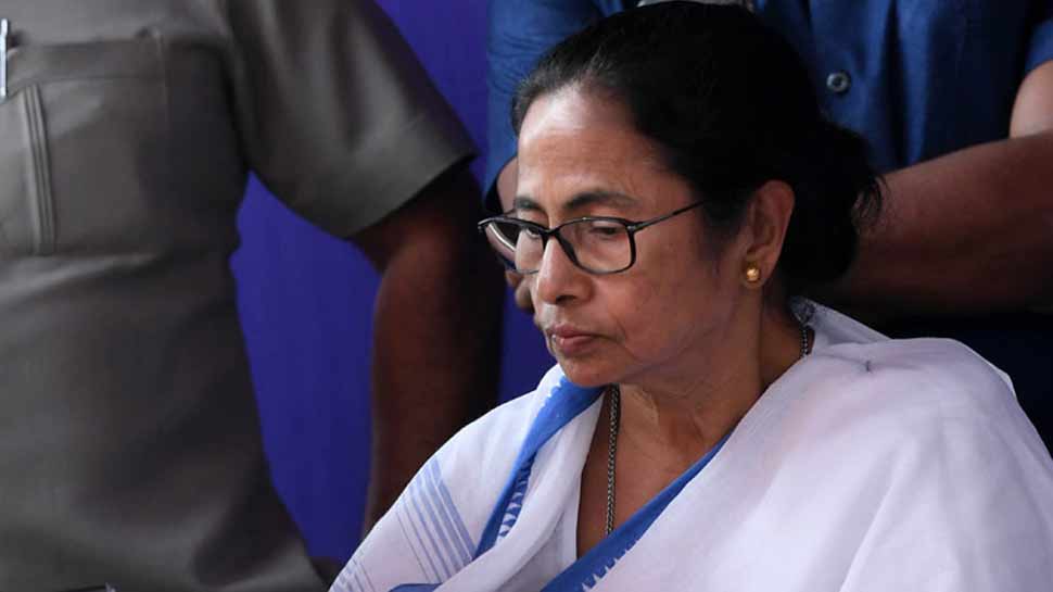 ममता बनर्जी के 3 विधायक समेत 29 पार्षद आज हो सकते हैं बीजेपी में शामिल ममता बनर्जी के 3 विधायक समेत 29 पार्षद आज हो सकते हैं बीजेपी में शामिल