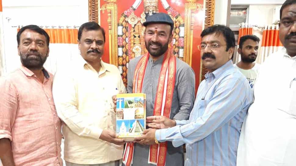 BJP के नवनिर्वाचित सांसद ने बधाई देने वालों से कहा: शॉल, फूल नहीं, केवल नोटबुक लेकर आएं