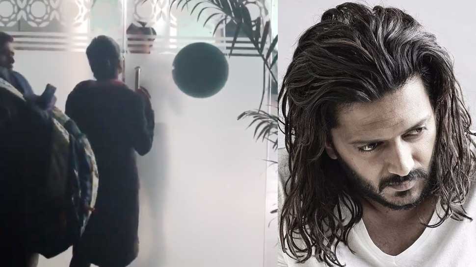 रितेश ने सोमवार को हैदराबाद एयरपोर्ट के लगातार दो वीडियो शेयर किए (फोटो साभारः वीडियो ग्रैब, ट्विटर) रितेश ने सोमवार को हैदराबाद एयरपोर्ट के लगातार दो वीडियो शेयर किए (फोटो साभारः वीडियो ग्रैब, ट्विटर)