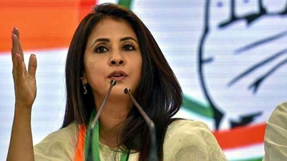 उर्मिला मातोंडकर पर किया आपत्तिजनक कमेंट, 57 साल के बुजुर्ग पर FIR दर्ज
