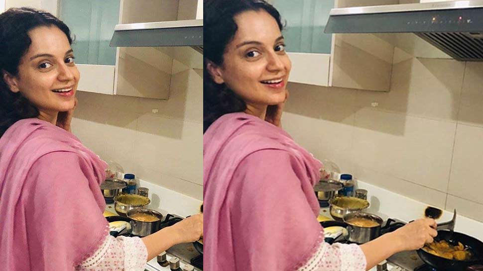कंगना अपनी अगली फिल्म 'पंगा' में नजर आएंगी anupam kher hugs kangana ranaut at the airport photos goes viral