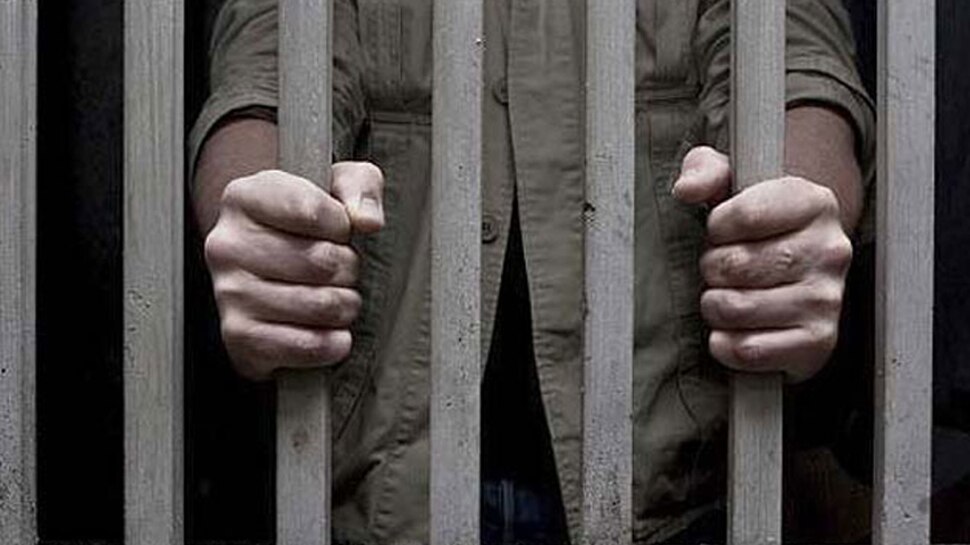 बढ़ी हुई दाढ़ी देख लोगों ने समझा आतंकी, पुलिस को किया फोन, पूछताछ में निकला फिल्म क्रू मेंबर