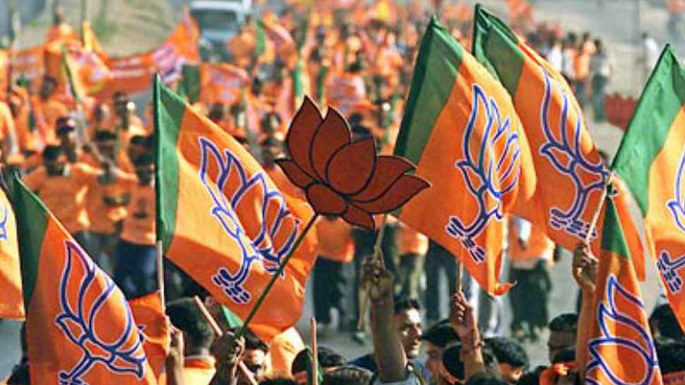 गुजरात: BJP के 4 नए विधायकों ने ली शपथ, पहले कांग्रेस के टिकट पर जीते थे चुनाव