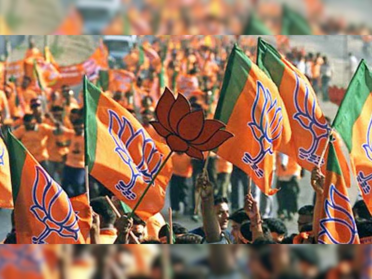 गुजरात: BJP के 4 नए विधायकों ने ली शपथ, पहले कांग्रेस के टिकट पर जीते थे चुनाव