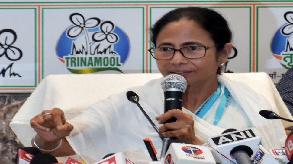 चुनाव में उम्मीद के मुताबिक प्रदर्शन नहीं करने के बाद ममता ने किए मंत्रिमंडल में फेरबदल