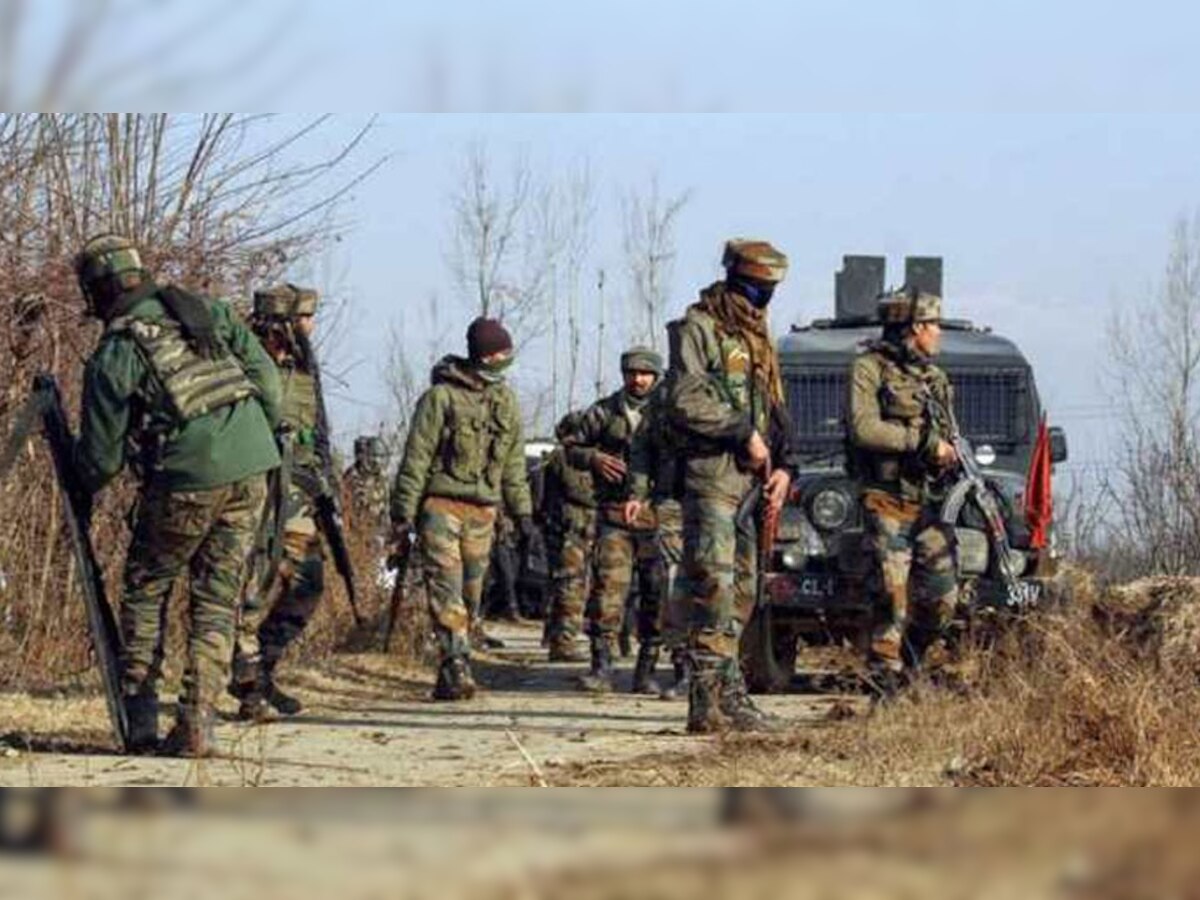 जम्‍मू-कश्‍मीर: कुलगाम में सुरक्षाबलों ने मार गिराया 1 आतंकी, एनकाउंटर जारी, इंटरनेट सेवाएं बंद