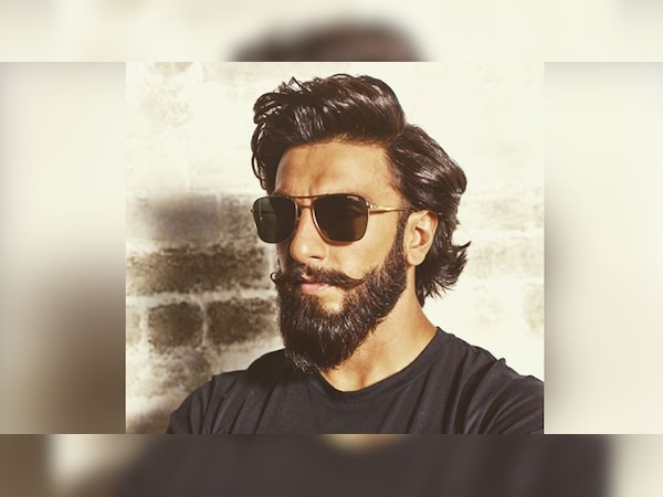 इस फिल्म की कहानी साल 1983 के क्रिकेट वर्ल्ड कप में भारत की जीत पर आधारित है, फोटो साभार: instagram@ranveersingh