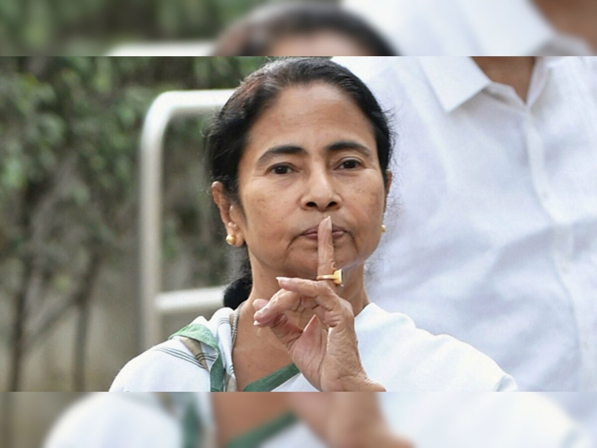 पश्चिम बंगाल की सियासत में मुख्‍यमंत्री ममता बनर्जी की खामोशी के कई सियासी मायने निकाले जा रहे हैं (फाइल फोटो)