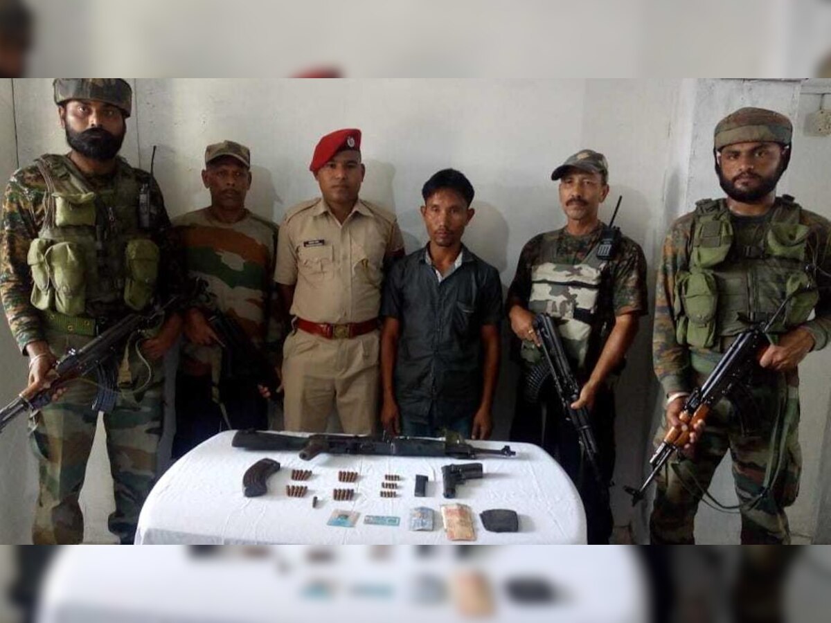 असम: सुरक्षाबलों को बड़ी कामयाबी, मोस्ट वांटेड उग्रवादी हथि‍यारों के साथ गिरफ्तार