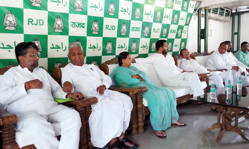 बिहार महागठबंधन में फूट, RJD की बैठक में नहीं पहुंचा कोई भी कांग्रेसी नेता