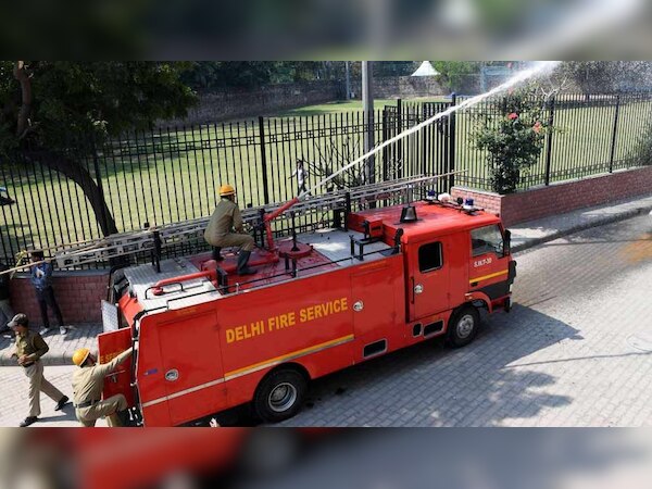 अधिकारी ने कहा कि इन कोचिंग सेंटरों को 90 दिन के भीतर सुरक्षा नियमों को पूरा करने के लिये कहा गया है.