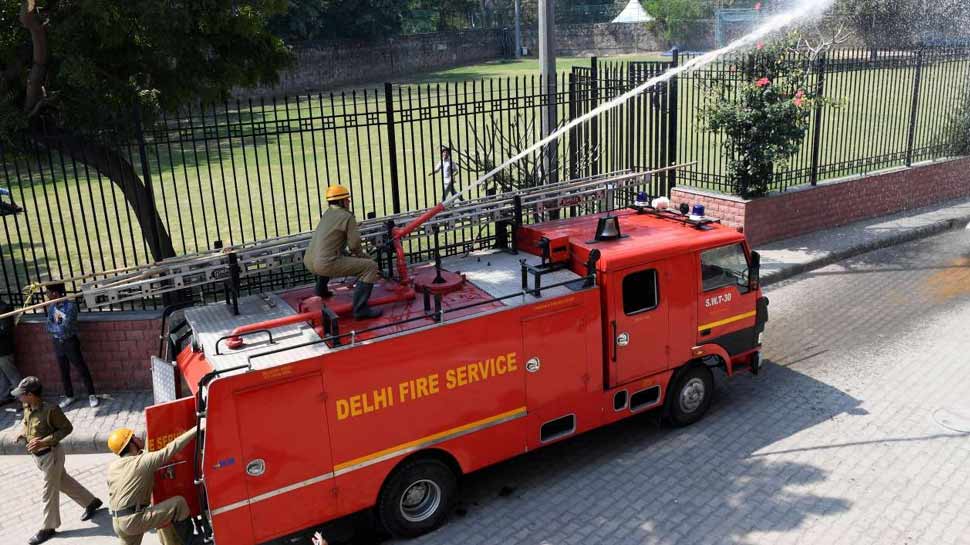 अधिकारी ने कहा कि इन कोचिंग सेंटरों को 90 दिन के भीतर सुरक्षा नियमों को पूरा करने के लिये कहा गया है. अधिकारी ने कहा कि इन कोचिंग सेंटरों को 90 दिन के भीतर सुरक्षा नियमों को पूरा करने के लिये कहा गया है.