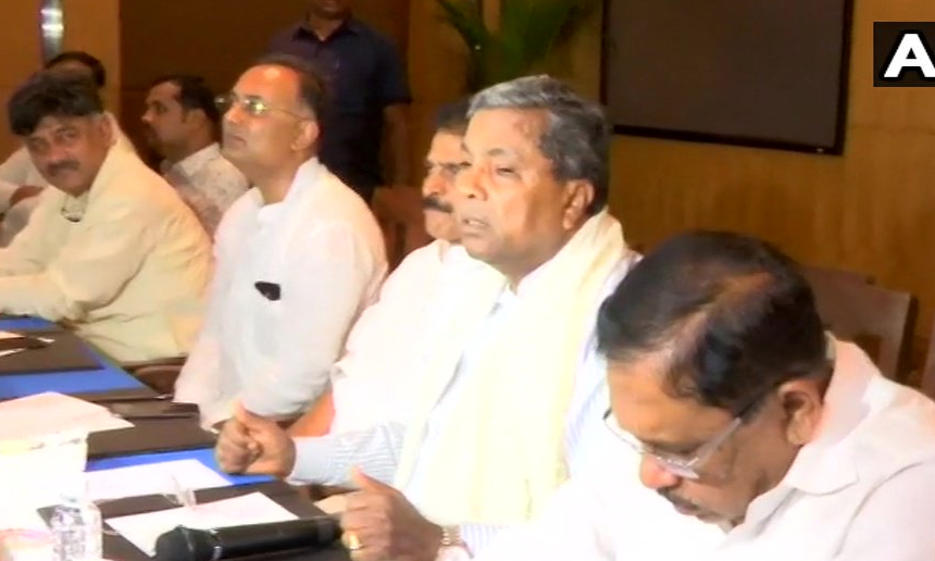 कर्नाटक: खत्म नहीं हो रहा संकट! कांग्रेस विधायक दल की बैठक में नहीं शामिल हुए 2 विधायक कर्नाटक: खत्म नहीं हो रहा संकट! कांग्रेस विधायक दल की बैठक में नहीं शामिल हुए 2 विधायक