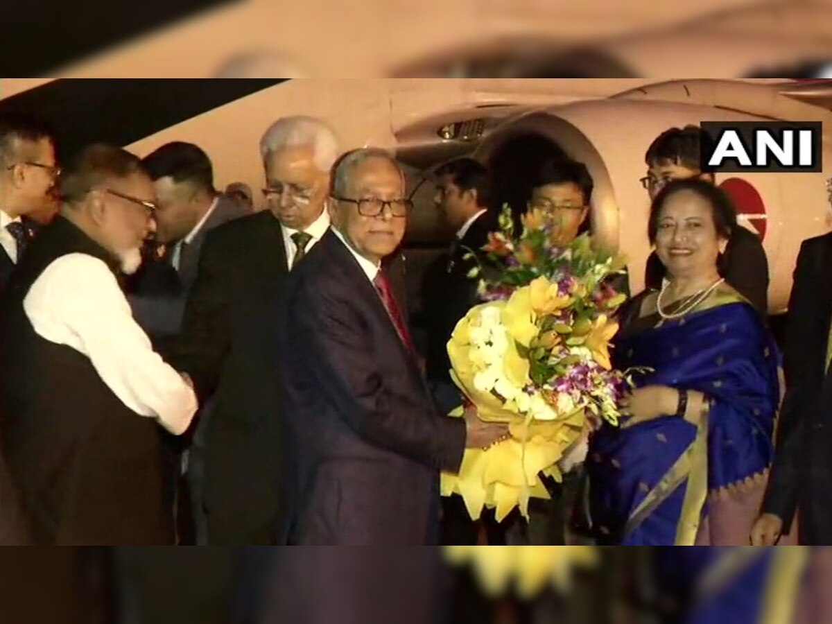 प्रधानमंत्री नरेंद्र मोदी के शपथ ग्रहण समारोह में शामिल होने के लिए बुधवार शाम बांग्‍लादेश के राष्‍ट्रपति अब्‍दुल हामिद दिल्‍ली पहुंचे. (फोटो-एएनआई)