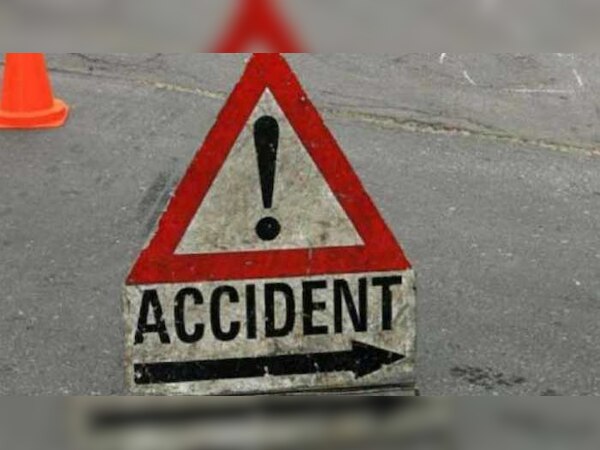 ग्रामीणों ने मुआवजे की मांग को लेकर शव के साथ लखीसराय-जमुई मुख्य मार्ग जाम कर दिया.