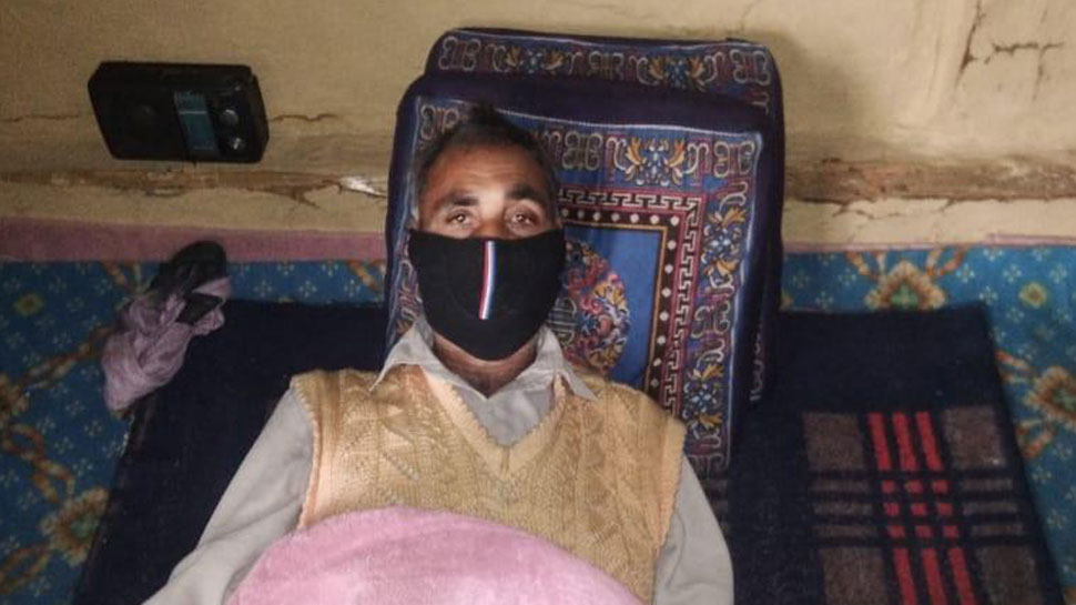 भुखमरी के कगार पर पहुंचे कश्मीर के इस परिवार को मिला CRPF के 'मददगार' का सहारा