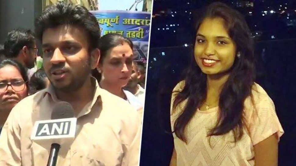 पायल तड़वी खुदकुशी मामले में बुधवार को अग्रिपाड़ा ने पुलिस ने तीनों डॉक्टर हेमा आहूजा, भक्ति मेहर, अंकिता खंडेलवाल को गिरफ्तार किया था. पायल तड़वी खुदकुशी मामले में बुधवार को अग्रिपाड़ा ने पुलिस ने तीनों डॉक्टर हेमा आहूजा, भक्ति मेहर, अंकिता खंडेलवाल को गिरफ्तार किया था.