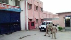 बक्सर: जेल में हुई औचक छापमारी, कैदियों में मचा हड़कंप