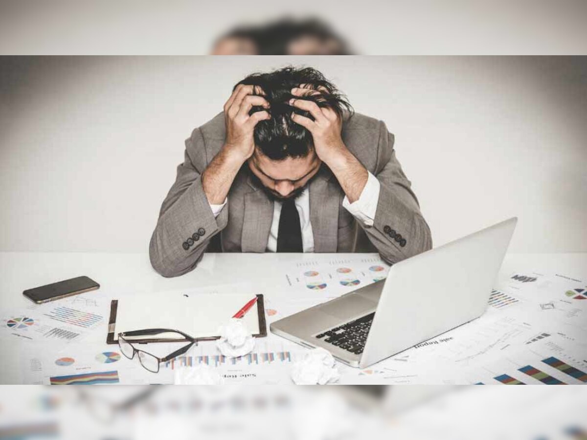 ऑफिस के तनाव से आप भी हो सकते हैं 'बर्न आउट' के शिकार, जानिए इसके लक्षण