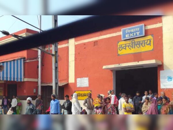 प्रधान न्यायाधीश ने अधिकारियों को कोर्ट परिसर को साफ रखने की बात कही.