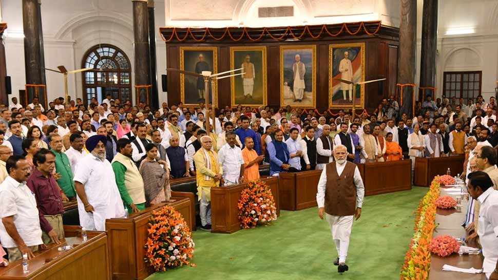 प्रधानमंत्री मोदी आज अपनी नई कैबिनेट में शामिल किए जाने वाले मंत्रियों से मुलाकात करेंगे. (फाइल फोटो) प्रधानमंत्री मोदी आज अपनी नई कैबिनेट में शामिल किए जाने वाले मंत्रियों से मुलाकात करेंगे. (फाइल फोटो)