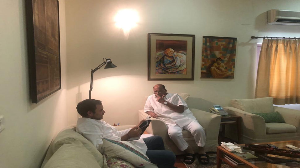 राहुल गांधी से मिले शरद पवार, कांग्रेस में हो सकता है NCP का विलय: सूत्र राहुल गांधी से मिले शरद पवार, कांग्रेस में हो सकता है NCP का विलय: सूत्र