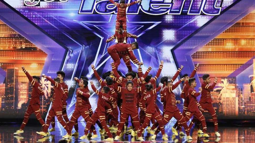 मुंबई के इस डांस ग्रुप ने मचाया धमाल (फोटो साभार: वीडियो ग्रैब) मुंबई के इस डांस ग्रुप ने मचाया धमाल (फोटो साभार: वीडियो ग्रैब)