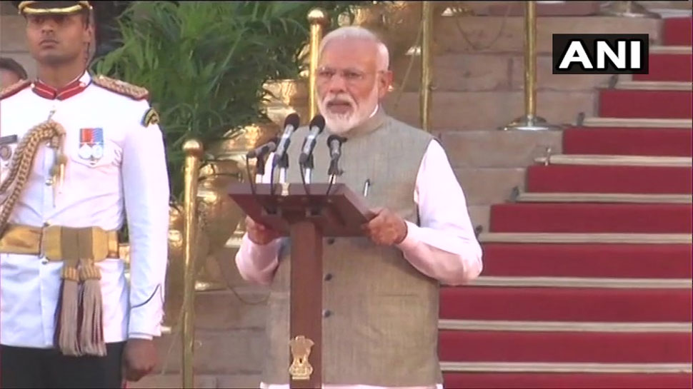 पिछली बार 3500 तो इस बार 8000 से अधिक लोगों के सामने पीएम मोदी ने ली शपथ पिछली बार 3500 तो इस बार 8000 से अधिक लोगों के सामने पीएम मोदी ने ली शपथ