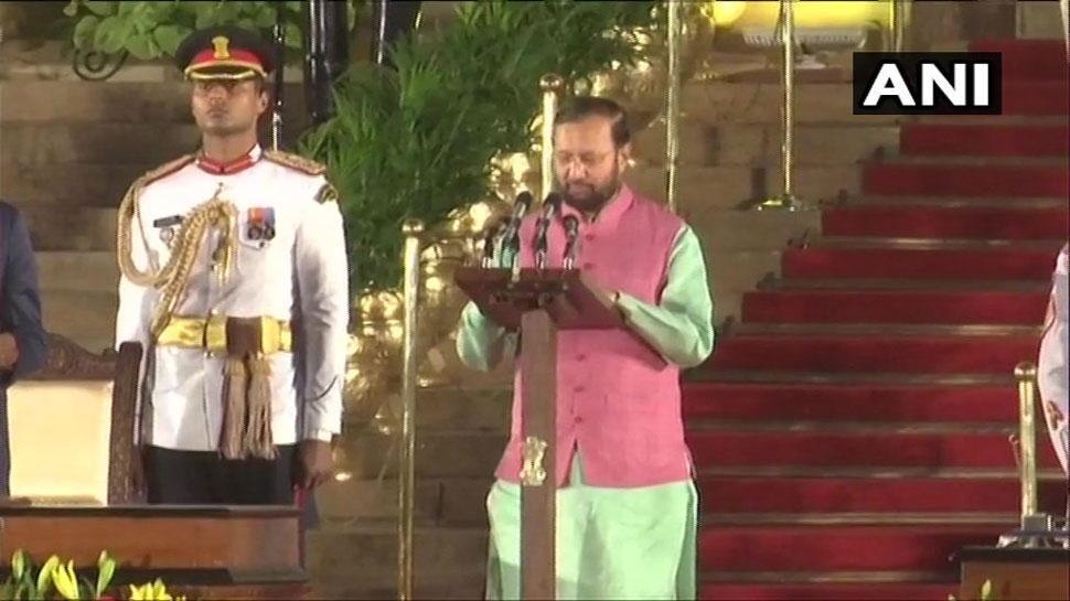जावड़ेकर, गोयल, प्रधान, नकवी और हर्षवर्धन ने केंद्रीय मंत्री पद की शपथ ली जावड़ेकर, गोयल, प्रधान, नकवी और हर्षवर्धन ने केंद्रीय मंत्री पद की शपथ ली