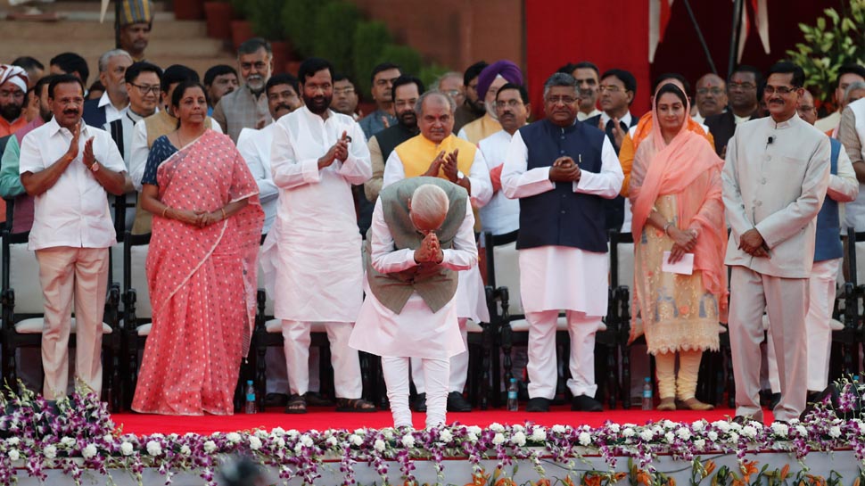 पीएम मोदी के मंत्रिमंडल में अमित शाह समेत 24 कैबिनेट मंत्री बने, जानें किसे किसे मिला मौका पीएम मोदी के मंत्रिमंडल में अमित शाह समेत 24 कैबिनेट मंत्री बने, जानें किसे किसे मिला मौका