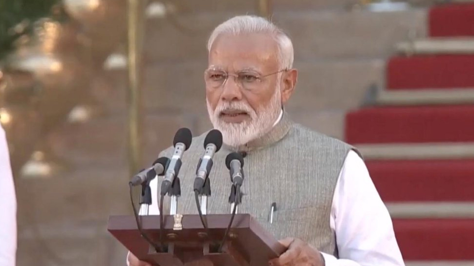 करीब दो घंटे चले शपथ ग्रहण समारोह में 24 कैबिनेट मंत्रियों ने शपथ ली... करीब दो घंटे चले शपथ ग्रहण समारोह में 24 कैबिनेट मंत्रियों ने शपथ ली...