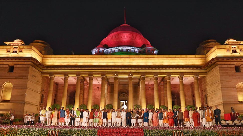 पीएम मोदी के मंत्रिमंडल में इस बार कई नए चेहरों को मौका मिला है. रॉयटर्स पीएम मोदी के मंत्रिमंडल में इस बार कई नए चेहरों को मौका मिला है. रॉयटर्स