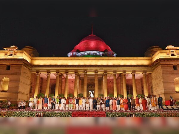 पीएम मोदी के मंत्रि‍मंडल में इस बार कई नए चेहरों को मौका मिला है. रॉयटर्स