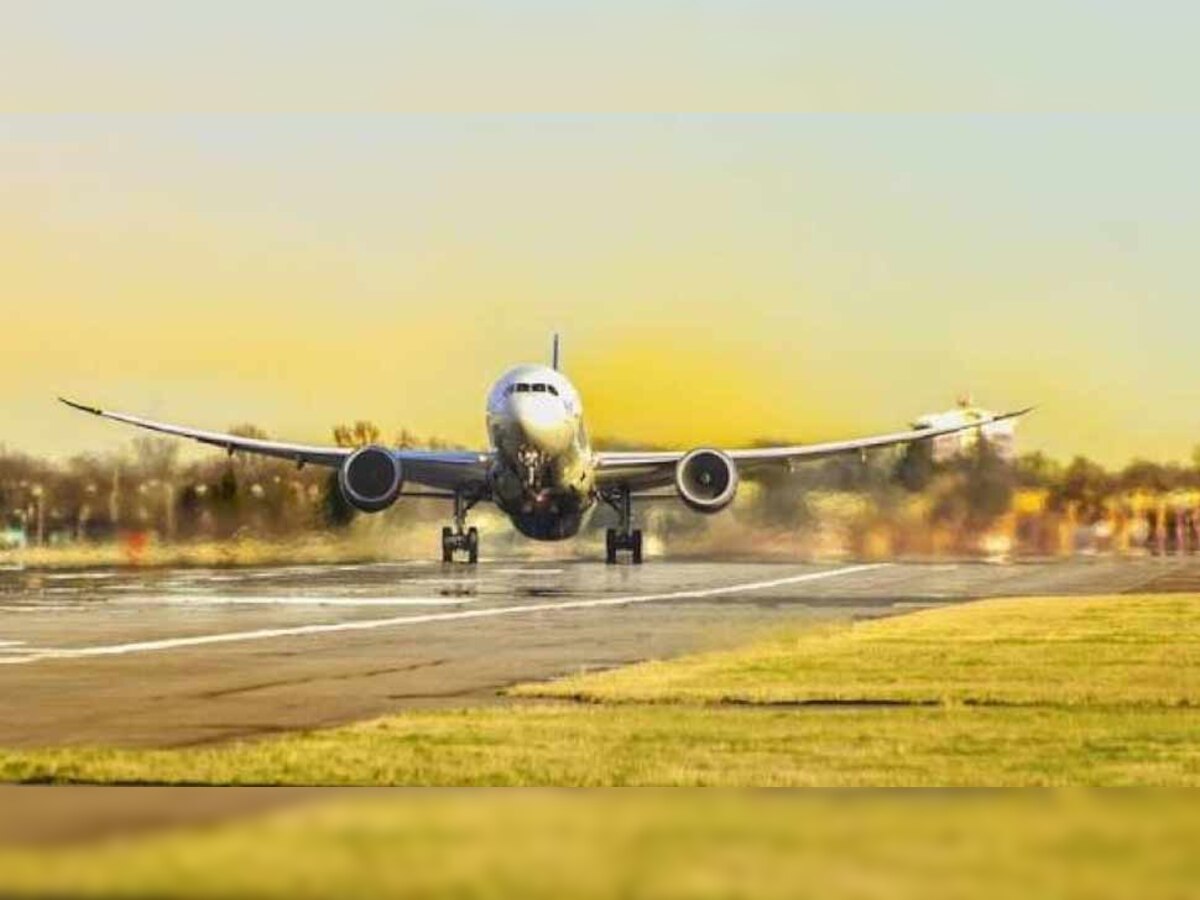 नोएडा इंटरनेशनल एयरपोर्ट लिमिटेड जेवर के सीईओ अरुणवीर सिंह ने गुरुवार को निर्माण कार्य के लिए ग्लोबल टेंडर जारी किया.