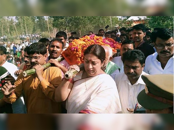 अमेठी की सांसद स्मृति ईरानी के करीबी सहयोगी सुरेंद्र सिंह की हत्‍या के मामले में पुलिस ने मुख्य आरोपी को गिरफ्तार कर लिया है. 