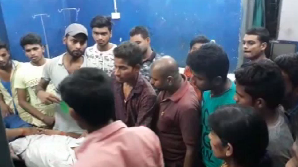 नवादा में दो पक्षों में जमकर गोलीबारी हुई है. नवादा में दो पक्षों में जमकर गोलीबारी हुई है.