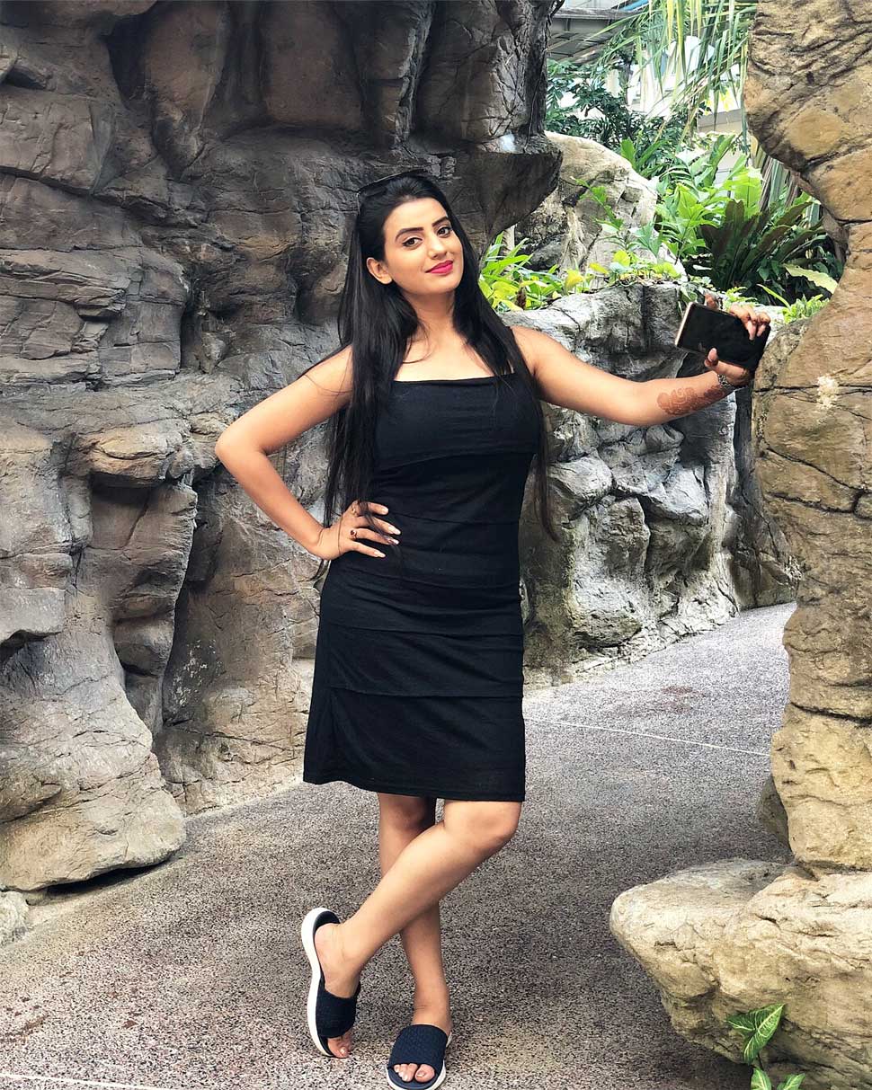 'काला टीका' से किया अभिनय की शुरुआत akshara singh