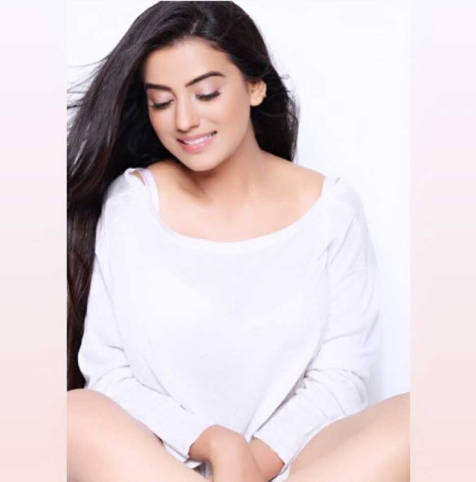 इनके नाम से ही हिट हो जाती हैं फिल्में akshara singh