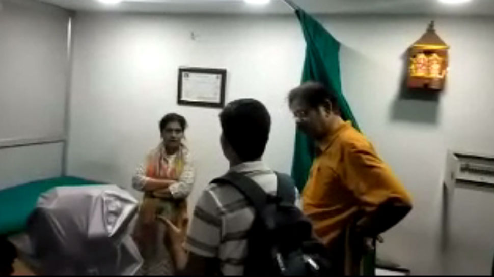 हजारीबाग में धड़ल्ले से चल रहा था लिंग परीक्षण का धंधा, पुलिस ने की छापेमारी हजारीबाग में धड़ल्ले से चल रहा था लिंग परीक्षण का धंधा, पुलिस ने की छापेमारी