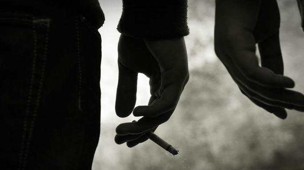 धूम्रपान शुक्राणु को नुकसान पहुंचाते Smoking damages the sperm