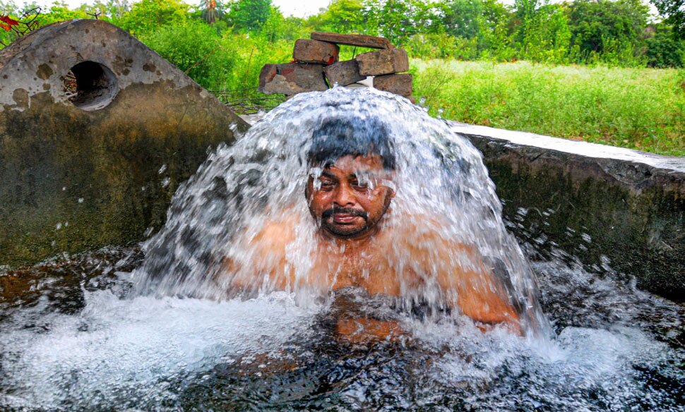 पानी ही है एक सहारा Water is only a prop