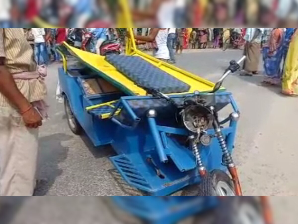बेगूसराय में मिनी ट्रक ने ई-रिक्शा को टक्कर मार दी.